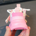 حذاء وردي بتصميم رياضي عصري للبنات