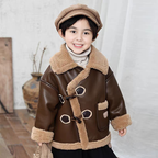 Chaqueta de invierno con diseño elegante que combina cuero y forro cálido de piel.