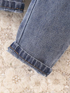 Conjunto de dos piezas: blusa bordada y jeans para un look encantador para tu niña