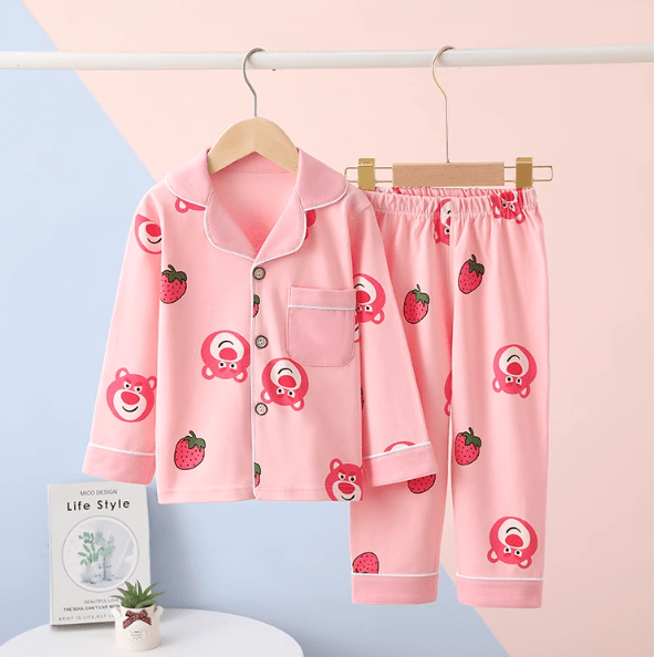 Pijamas infantiles con estampados de dibujos animados