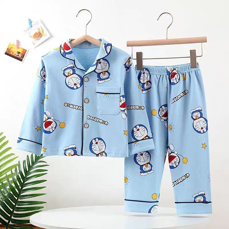 Pijamas infantiles con estampados de dibujos animados