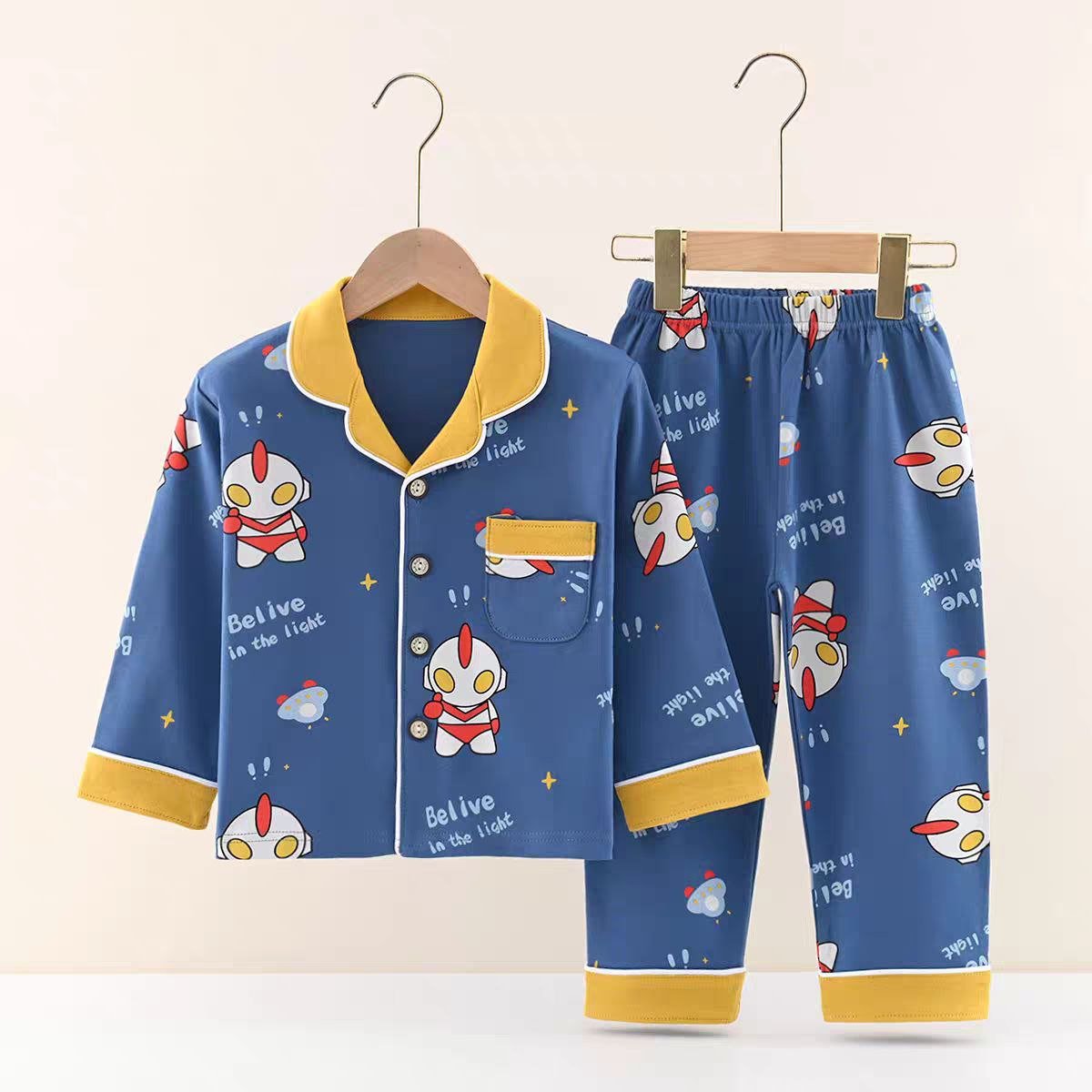 Pijamas infantiles de algodón ligero con estampados de dibujos animados