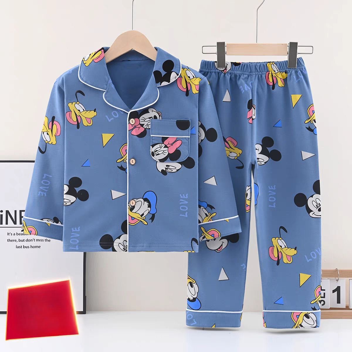 Pijamas infantiles de algodón ligero con estampados de dibujos animados