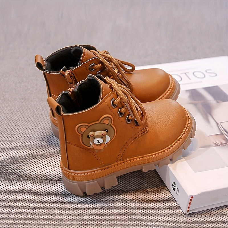 بوت شتوي بتصميم عصري مع رسمة دبدوب جانبية