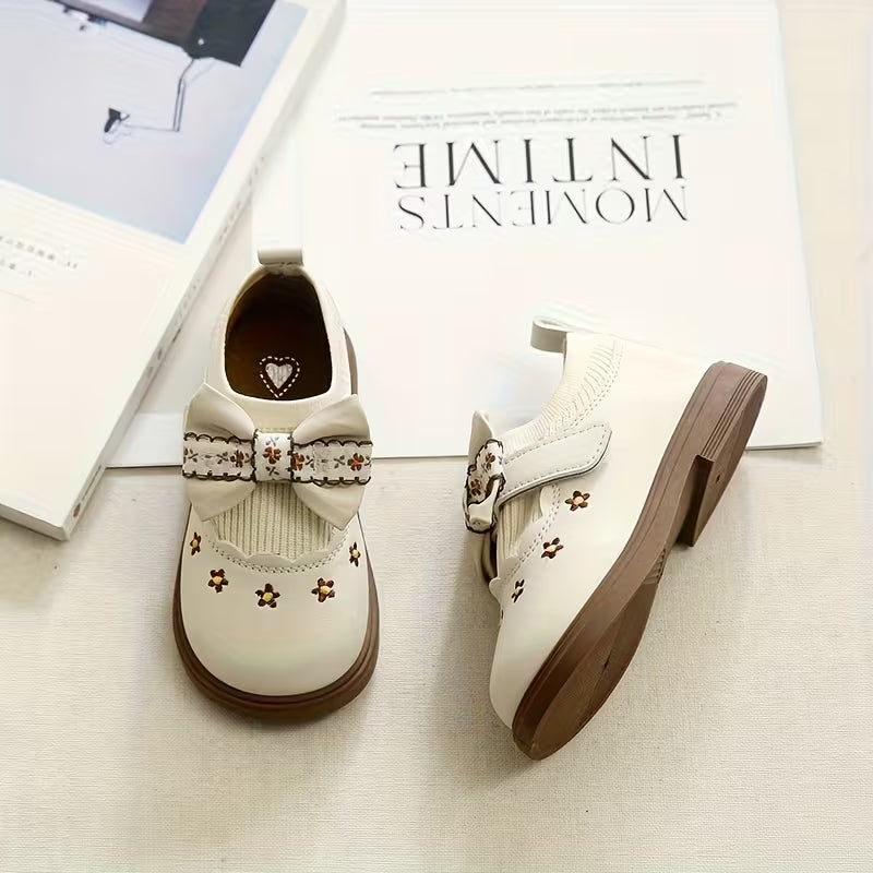 حذاء أنيق بتصميم كلاسيكي عصري