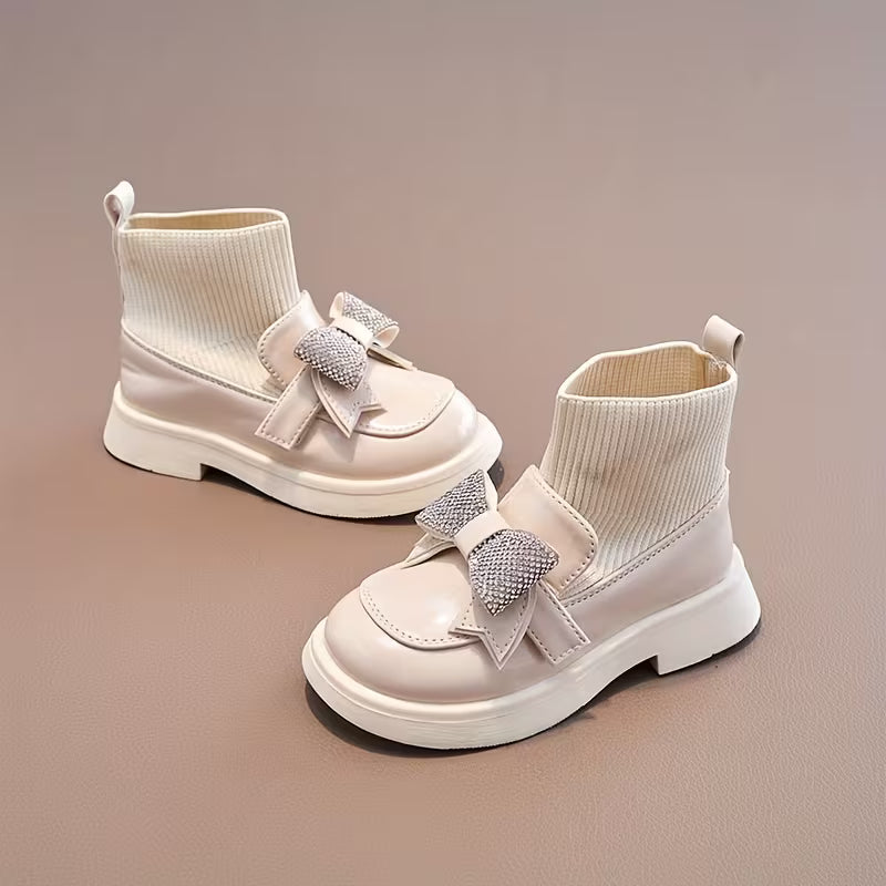 حذاء بناتي فاخر بتصميم عصري أنيق و فيونكة مزينة بالكريستال