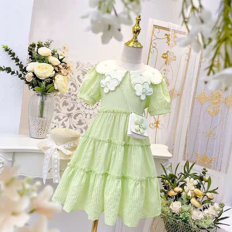 فستان  بزهور وياقة عريضة وحقيبة صغيرة  تصميم صيفي  للبنات