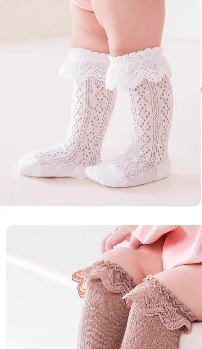 Calcetines elegantes para niñas con volantes de encaje – un toque suave para cada look
