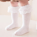 Calcetines elegantes para niñas con volantes de encaje – un toque suave para cada look