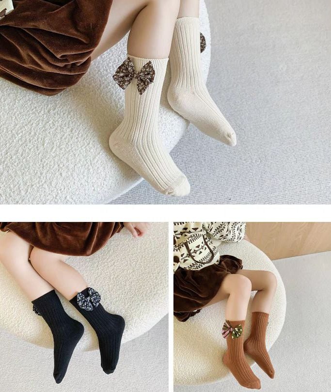 Calcetines para niñas decorados con lazos de tela – Dulzura y estilo infantil