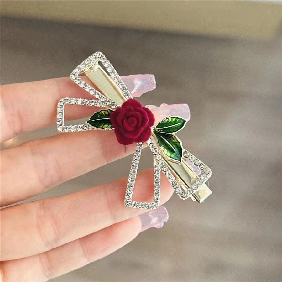 Pinzas de pelo elegantes para niñas: flores 3D con cadenas de perlas colgantes
