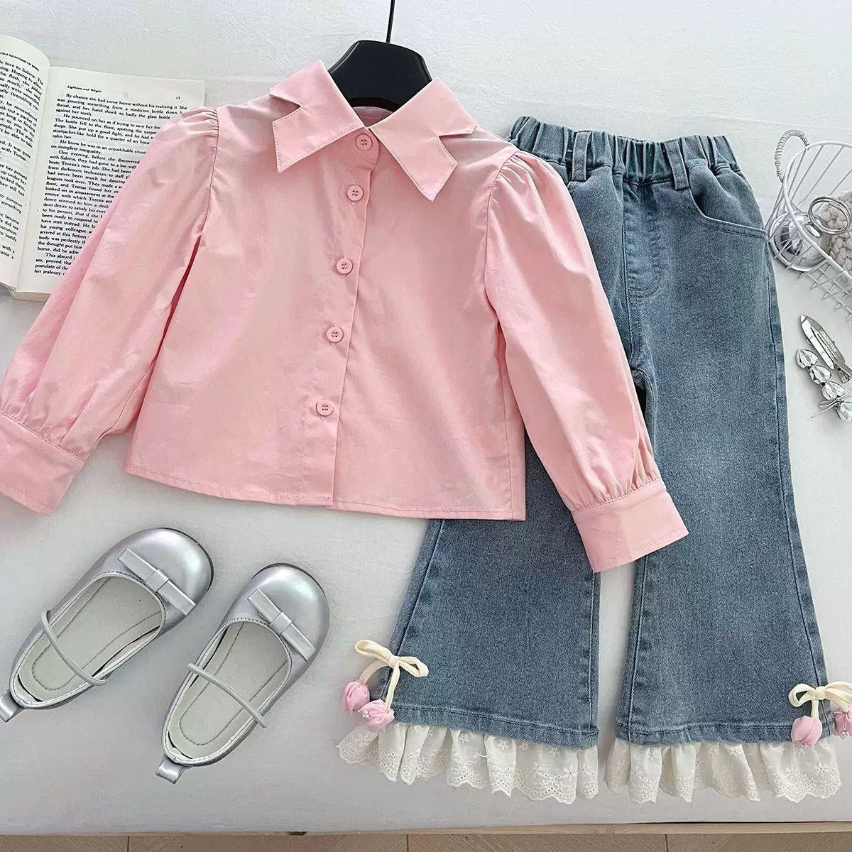 Conjunto de 3 piezas: Blusa, chaleco de punto sin mangas y pantalón vaquero