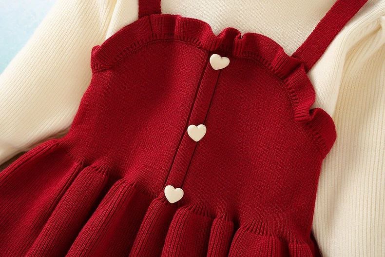 "Conjunto infantil cálido con botones en forma de corazón"