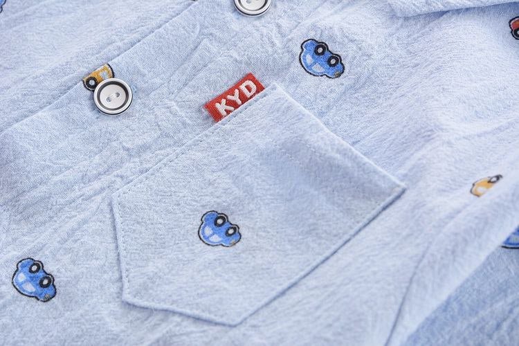 Conjunto infantil con estampado de coches y pantalón vaquero para niños