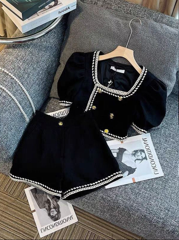 طقم بتطريز لؤلؤ وزر ذهبي تصميم صيفي أنيق  للبنات