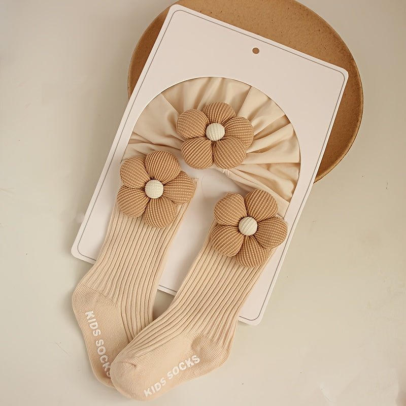 Set de calcetines y gorra para niñas con flores de tela – Encanto y estilo infantil
