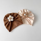 Set de calcetines y gorra para niñas con flores de tela – Encanto y estilo infantil