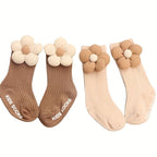 Set de calcetines y gorra para niñas con flores de tela – Encanto y estilo infantil