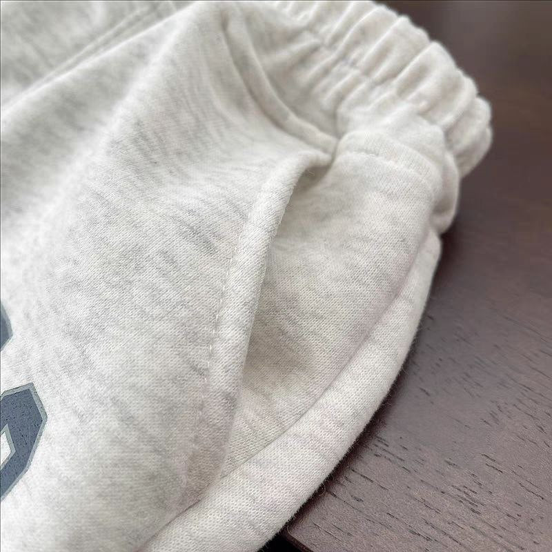 Conjunto infantil de invierno de 2 piezas estilo deportivo con estampado de número