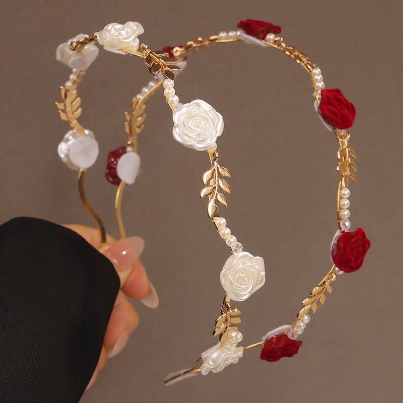 Diadema para niñas con flores, perlas y hojas doradas